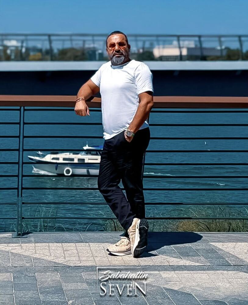 Sabahattin Seven — Deniz kenarında
