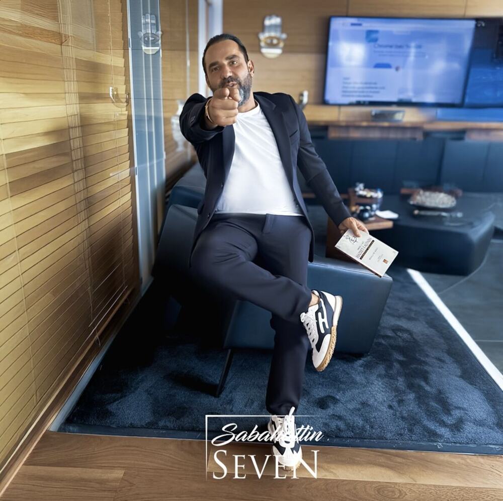 Sabahattin Seven — Ofisinde