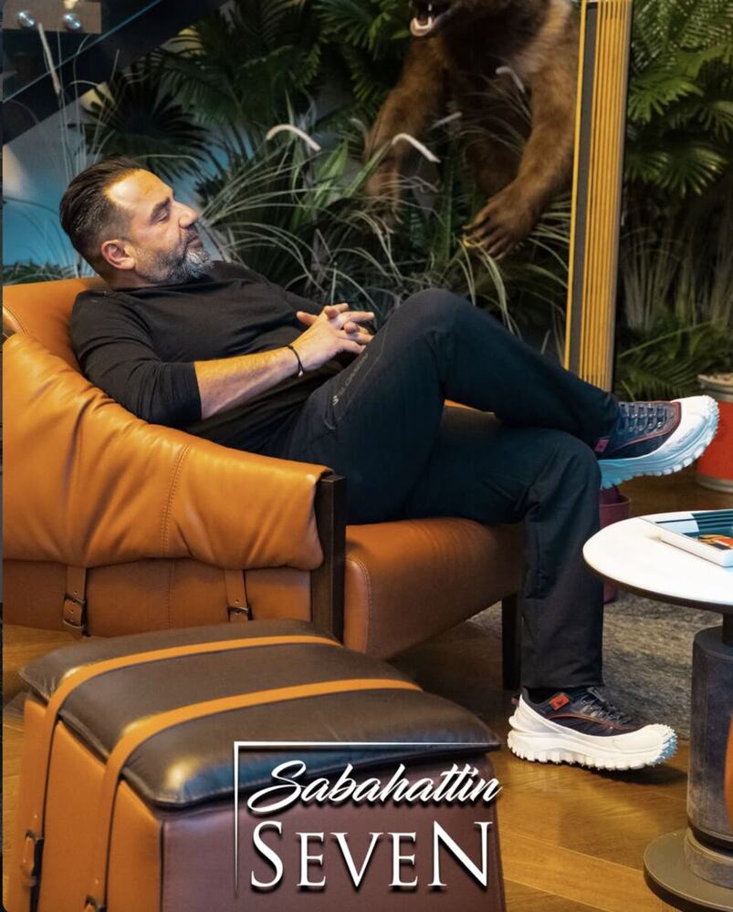 Sabahattin Seven — Dinlenirken